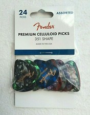 24 PLETTRI   FENDER CELLULOID