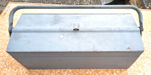 Stabiler werkzeugkasten metall - werkzeugkasten,