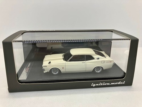 Nissan laurel 2000 - 1/43,