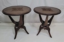 Coppia di tavoli treppiede ad