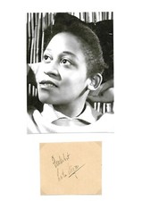 Leila Negra (2025†) Ritaglio album su scatola fotografica Din A4 autografo originale