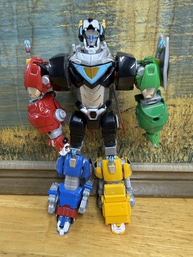 2017 playmates netflix - playmates, voltron