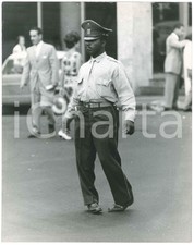 1970 ca COSTUME VENEZUELA Poliziotto al lavoro - Foto 24x30 cm