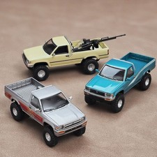 1/64 Toyota Hilux Technical Pickup Truck Desert Battle Model - lega pressofusa
