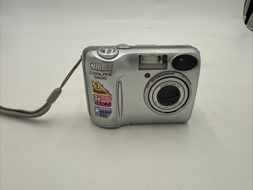 Leggi note nikon coolpix e5600 - note,