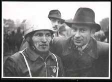 Fotografia Motociclista Con Toppa BMV Dopo Gara 