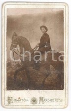 1890 ca COSTUME ITALIA Giovane uomo a cavallo - Ritratto su sagoma - Foto 8x13