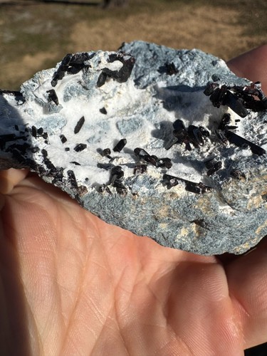 Neptunite natrolite - neptunite,,