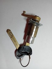 serratura portiera con chiavi