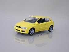 FiAT STiLO 2002 GiALLO YELLOW