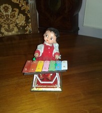 BAMBOLA che suona xilofono GIOCATTOLO in latta vintage   funzionante