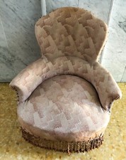 Poltrona vintage in stoffa rosata piccola con frange stile inizio 900