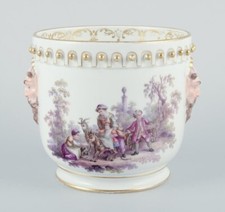 Antico vaso di fiori Meissen in porcellana. Con motivo di scene faunistiche e...