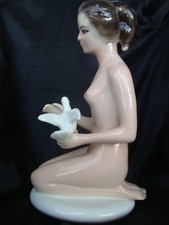 STATUA IN PORCELLANA 1968 FAVARO CECCHETTO CM.31 - DONNA CON COLOMBA