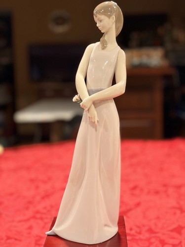 Elegant vintage lladro the - elegant,