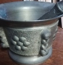 VECCHIO MORTAIO IN OTTONE LAVORAZIONE A SBALZO