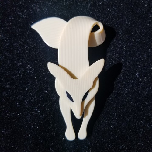 Spilla plastica firmata - plastica,
