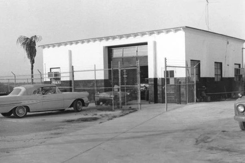 Smokey yunick shop - smokey,