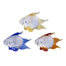 Figurine di pesci rossi in