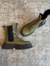 Stivali con suola a strappo