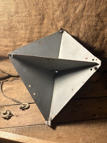 Riflettore radar marino