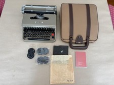 Macchina da scrivere Olivetti
