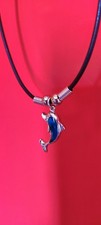 - IDEA REGALO - COLLANA IN CAUCCIÙ CON CIONDOLO DELFINO BLU