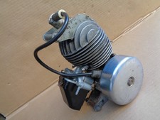 Moteur avec carburateur