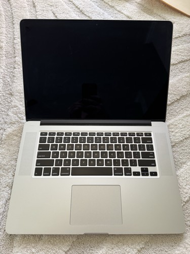 Apple macbook pro - apple, metà