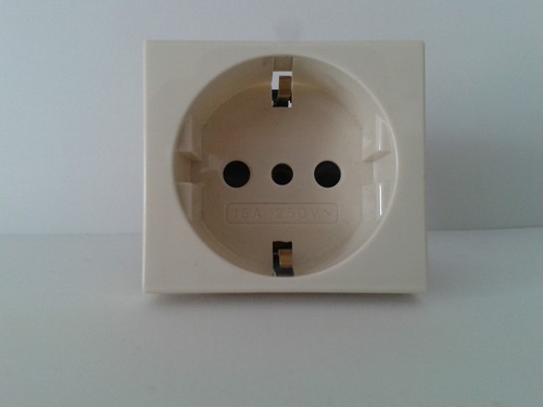 Ave 45990ts presa schuko - presa,