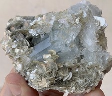 Bellissimo mazzo di acquamarina da 148 grammi con esemplare di mica di...