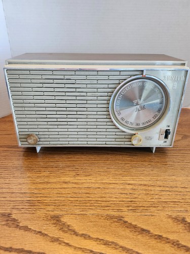 Zenith amfm tube radio - amfm,