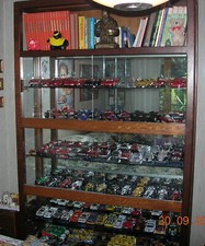 Vetrina in legno/ cristallo, multiuso; realizzata per esposizione modellini auto