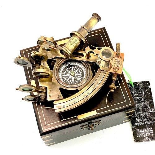 Antico ottone sestante con - antico,