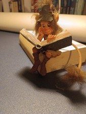 pixies folletto che legge Romeo e Giulietta