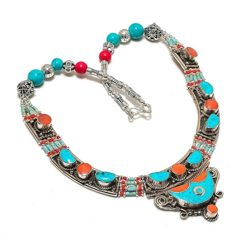 Collana con pietre preziose