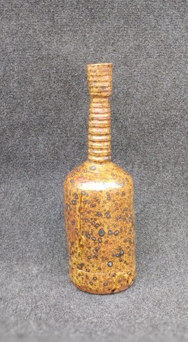 Grand vase bouteille - /, signé