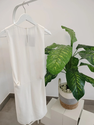 Vestido blanco sin - , mangas