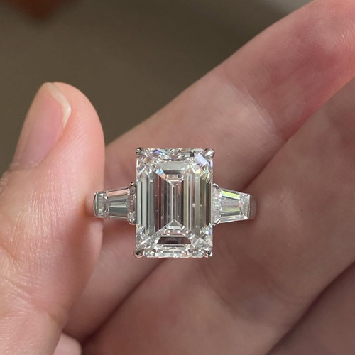 Anello solitario con diamanti