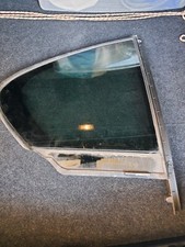 BMW 520d F10 Vetro finestrino laterale porta posteriore destra fisso - scuro