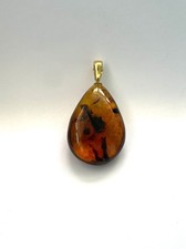 Pendente in oro 18 kt e grande ambra messicana del Chiapas (12 grammi)