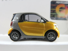 Busch 50724 Smart Fortwo Electric Drive (2017) con colonnina di ricarica 1:87/H0 NUOVO/CONFEZIONE ORIGINALE