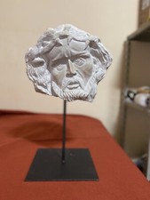 Il Volto in bronzetto di