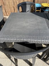 set tavolo e Tre sedie da giardino