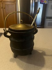 Calderone pentola antifuoco vintage ghisa ottone con coperchio e bacchetta pomice