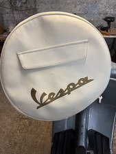 Copriruota di scorta vespa. Di Colore Bianco. Per Ruote Da 10”. Come Nuovo