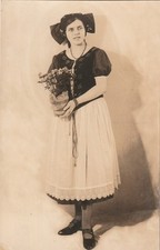 Foto cartolina bella donna con