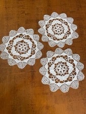 Gruppo di n. 3 centrini