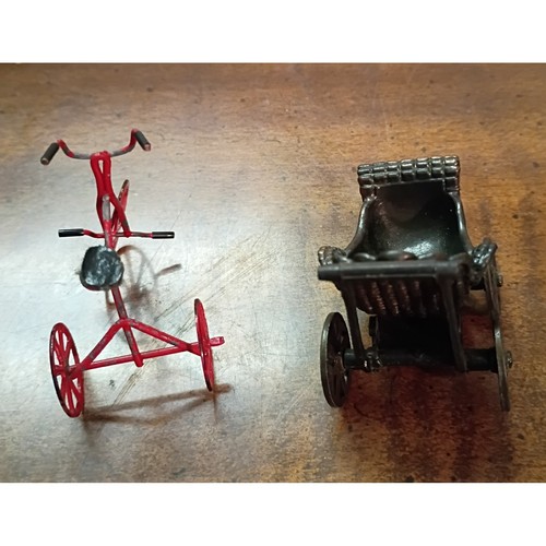 Triciclo rosso miniatura - in,