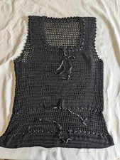 Top nero artigianale all’uncinetto a filet – pezzo unico elegante – fatto a mano